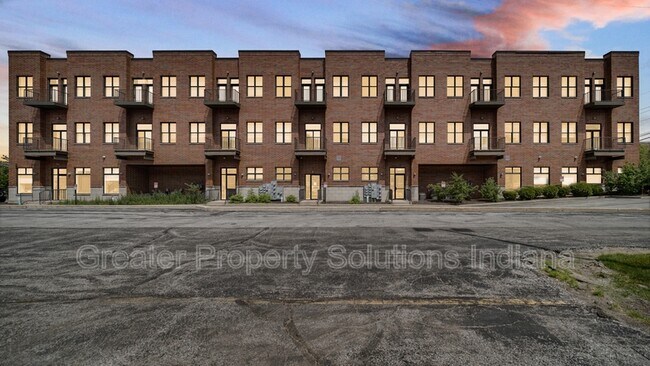 Building Photo - 60 University Dr