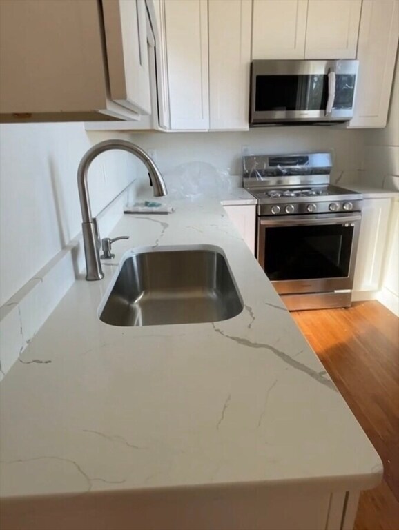 Building Photo - 10 Baylies St