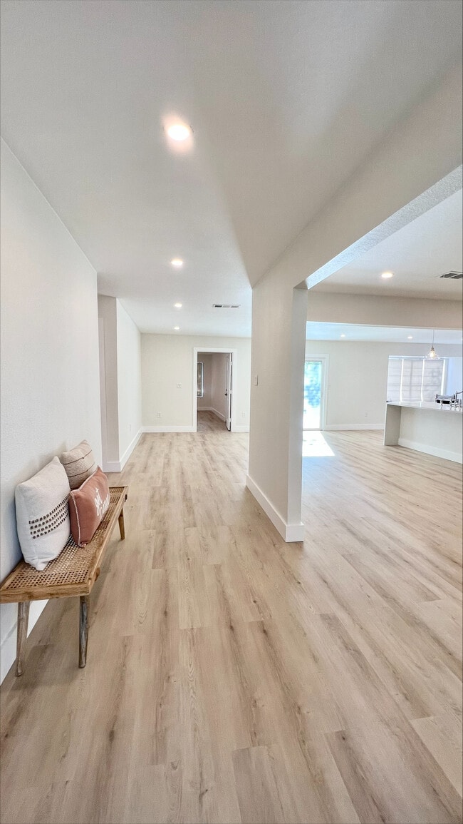 Building Photo - 513 Santa Clara Rd