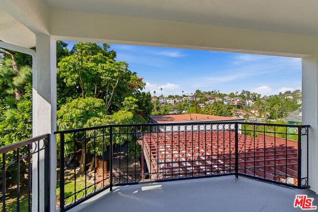 Building Photo - 1301 Angelus Ave