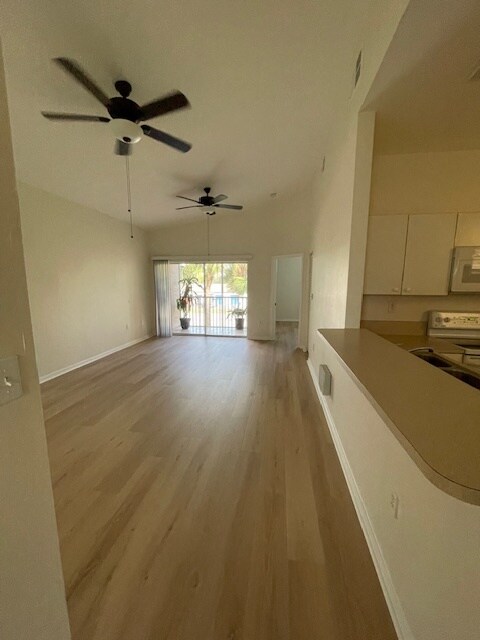 Building Photo - 15417 Bellamar Cir