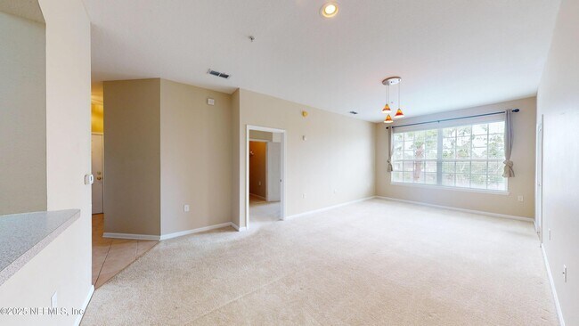 Building Photo - 7990 Baymeadows Cir E