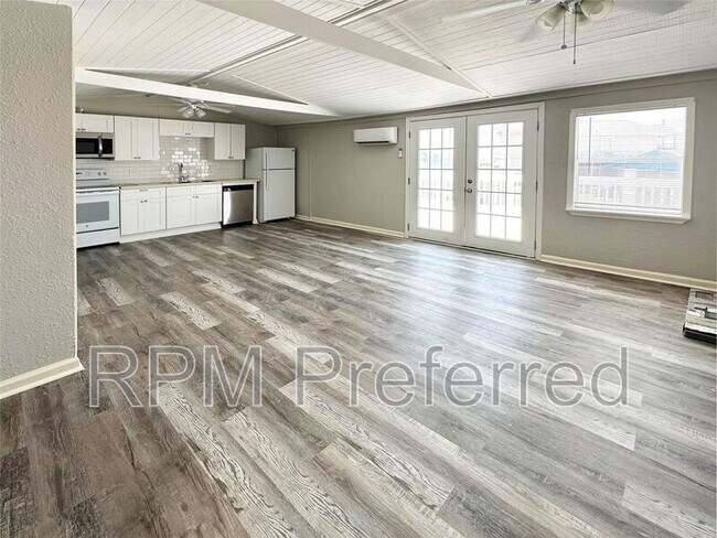 Building Photo - 323 Texas St