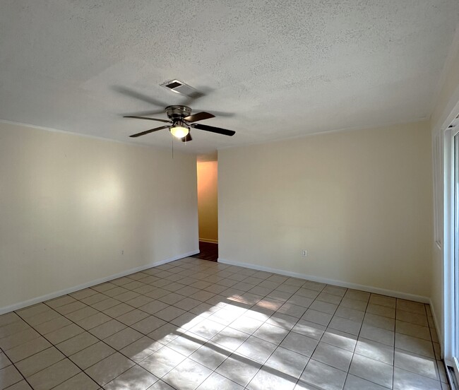 Building Photo - 1043 Westwood Dr