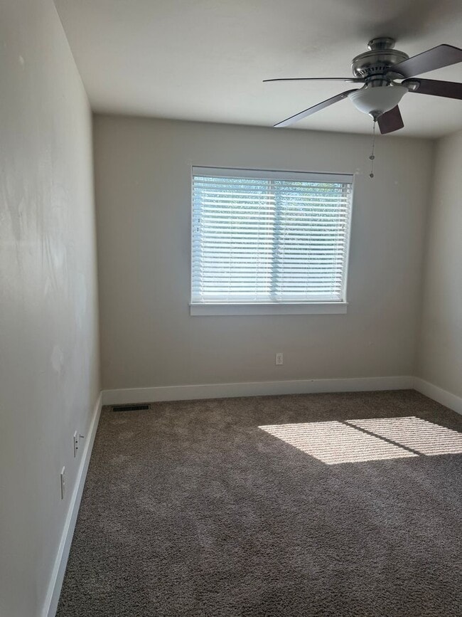 Building Photo - 1857 Buckrake Ave