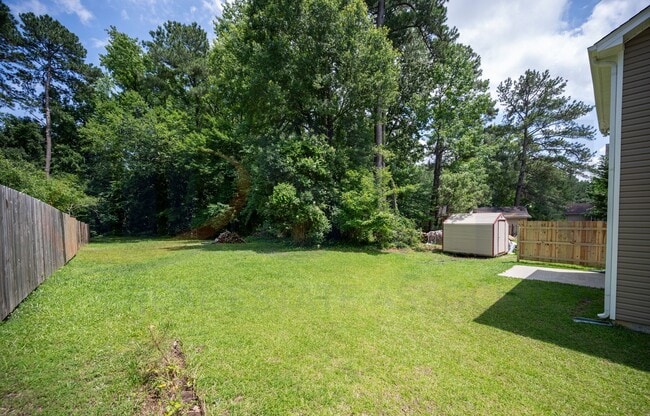 Building Photo - Welcome to this spacious 4-bedroom, 2.5-ba...