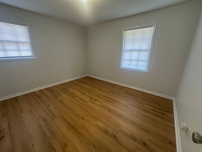 Building Photo - OPEN HOUSE 3/28 from 1PM to 3PM. Pet Friendly 2 Bedroom, 1 Bath Duplex Located in the Center of W...