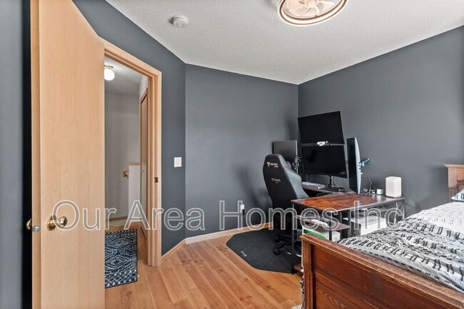 Building Photo - 6836 Meadow Grass Ln S