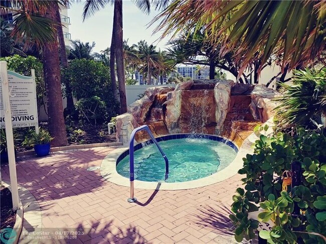 Building Photo - 3001 S Ocean Dr
