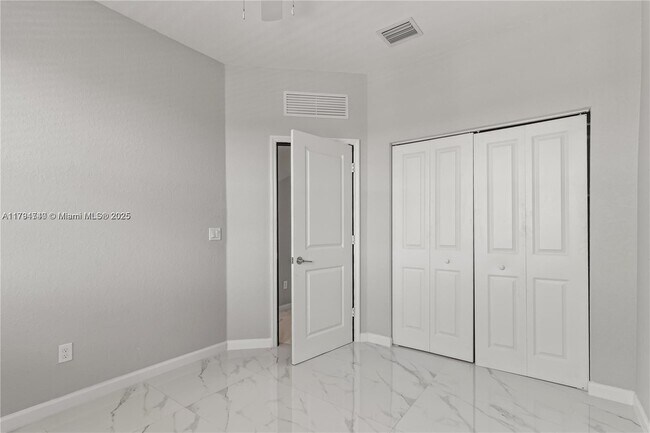Building Photo - 221 SW 159th Way