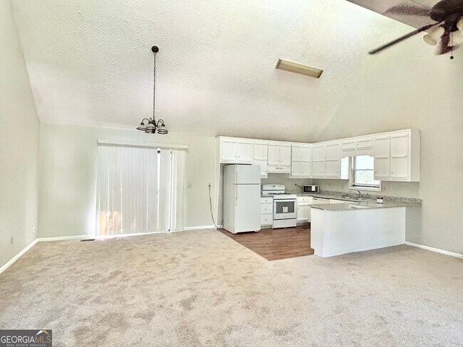 Building Photo - 5995 Sutton Pl