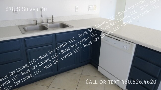 Building Photo - 678 S Silver Dr
