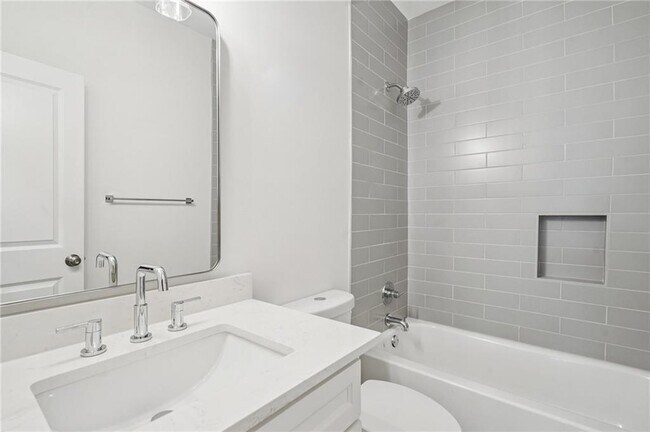 Building Photo - 1036 Dell Ave SE