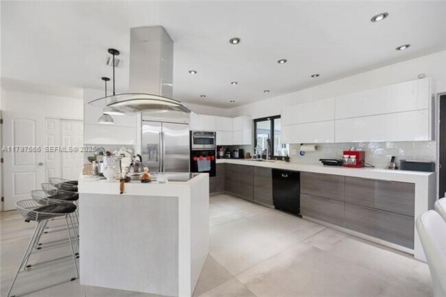 Building Photo - 20375 NE 22nd Pl