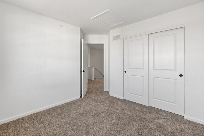 Building Photo - 1548 Slade Wy