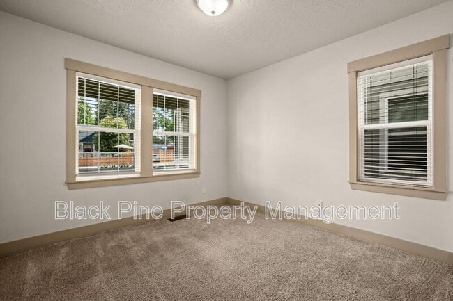 Building Photo - 909 N 31st St