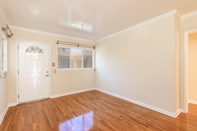 Building Photo - 2256 S Carmelina Ave