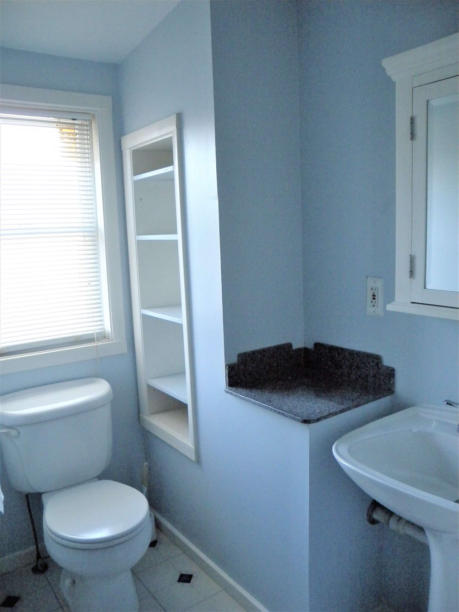 Ensuite bathroom upstairs - 5138 9th St N