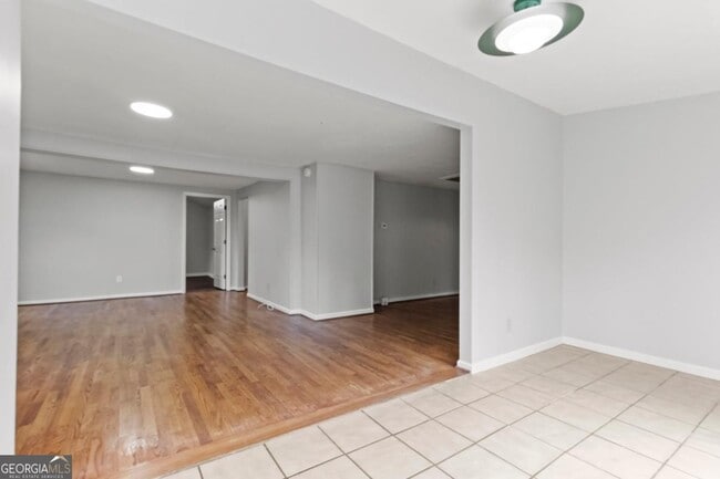 Building Photo - 2312 Wayside Dr