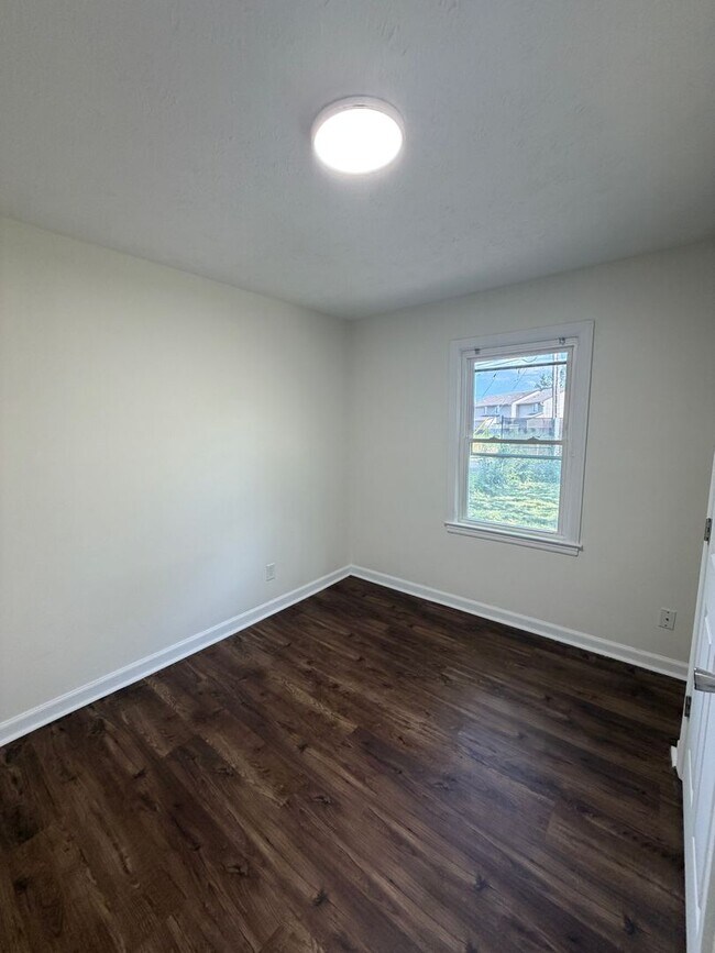 Building Photo - 2866 North Glen Drive, Columbus, OH — 2 Bed / 1 Bath — Fully Renovated!