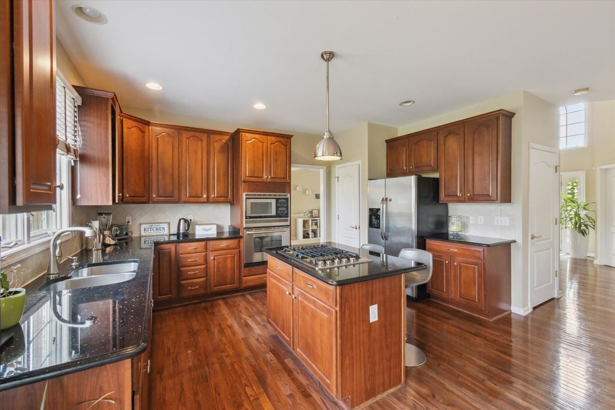 Building Photo - 24323 Bellingham Dr