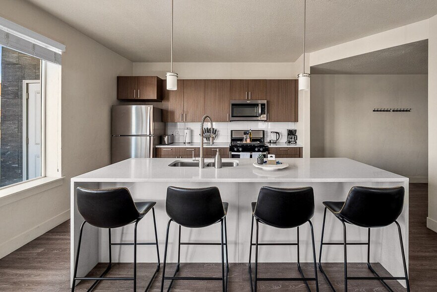 Building Photo - 241 W 200 S