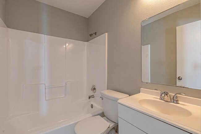 Building Photo - Charming 3-Bed Willowbend Home: Fireplace, Stainless Appliances, Garage, and Spacious Backyard!