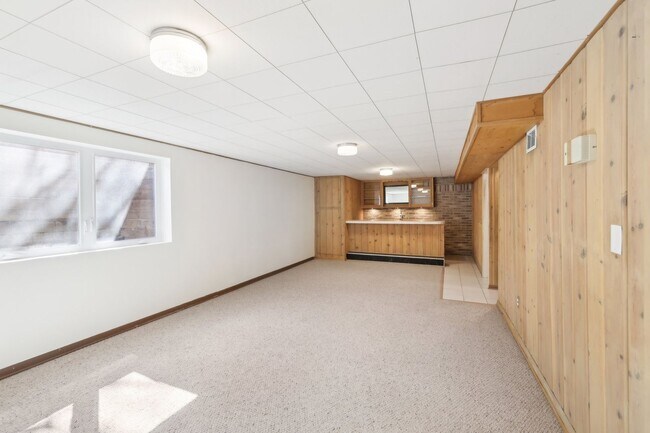 Building Photo - Updated 4-Bed 2-Bath SF Home with Lake Views & Great Entertaining Space in Monona