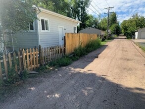 Building Photo - Utilities Included - 1 Bed 1 Bath Apartment