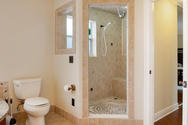 Building Photo - 2070 Chagall Cir