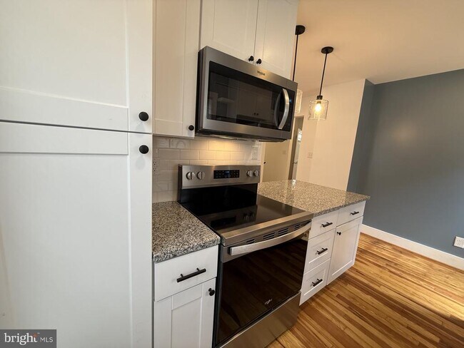 Building Photo - 618 Wolfe St