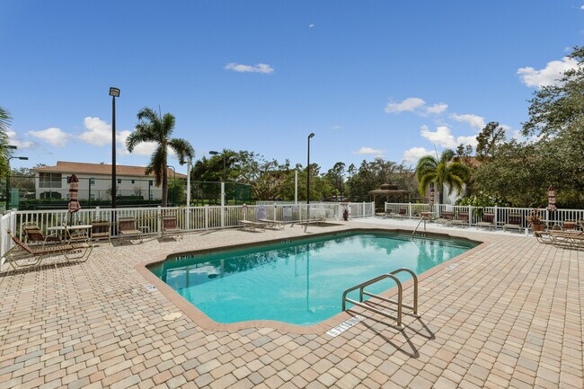 Building Photo - 4240 Central Sarasota Pky