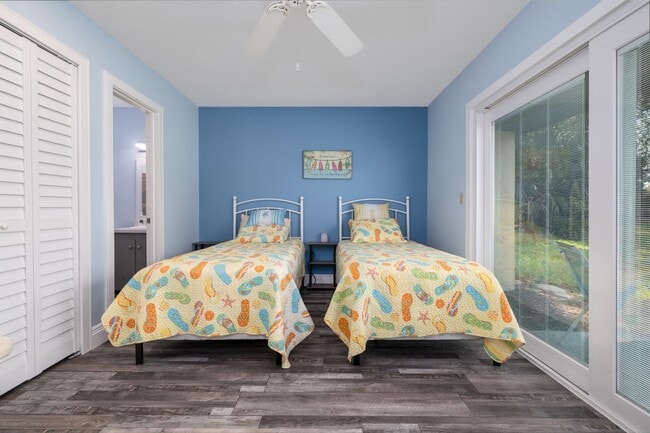 Building Photo - Vacation, Furnished, Townhome 2 Bed/ 1.5 B...