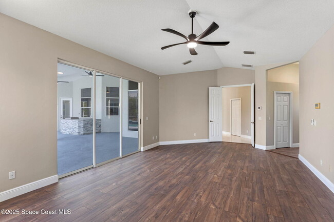 Building Photo - 706 Palmer Way