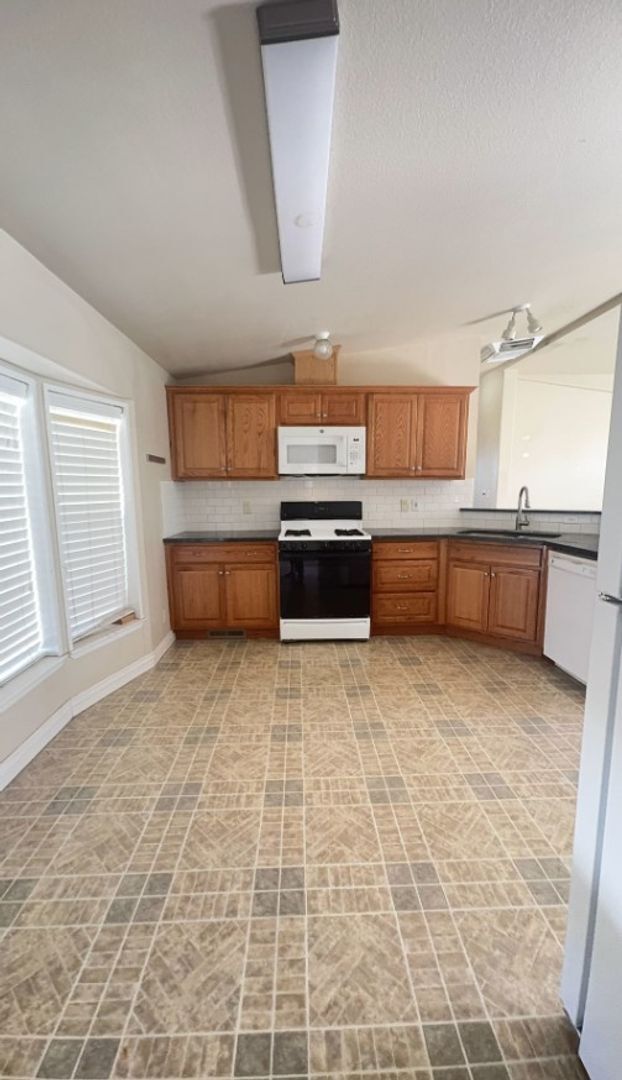 Building Photo - 311 N Highland Dr