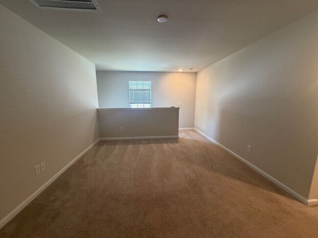 Building Photo - 70 Parkwood Ct