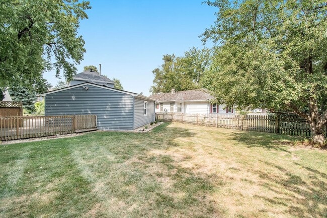 Building Photo - Adorable Millard Home