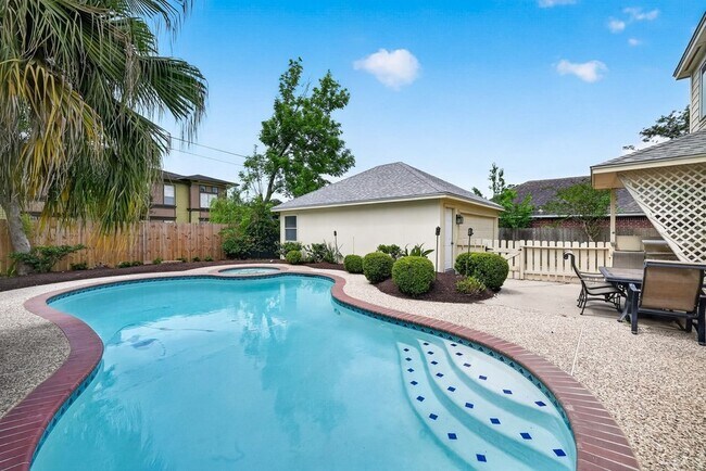 Building Photo - 2119 Palm Castle Dr