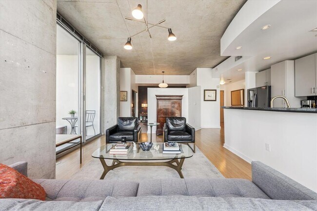 Building Photo - 360 Nueces St