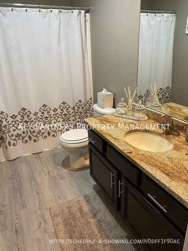 Building Photo - 9232 Boehm - Spacious Townhome!