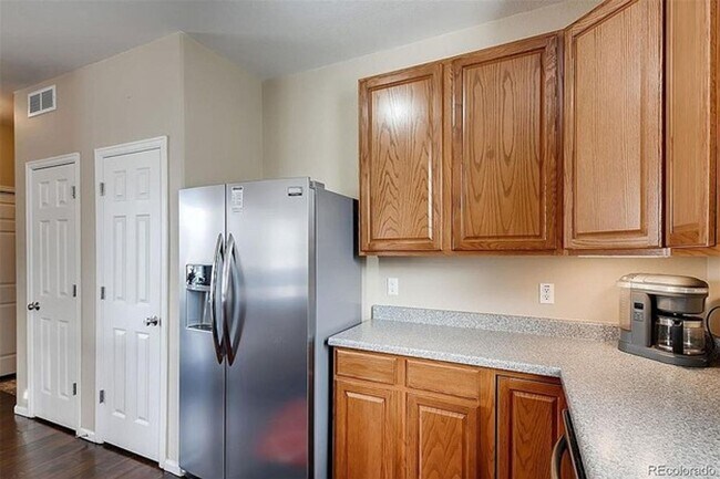 Building Photo - Stunning 3 bed 2.5 ba home for rent at Murphy Creek neighborhood Aurora CO 80018