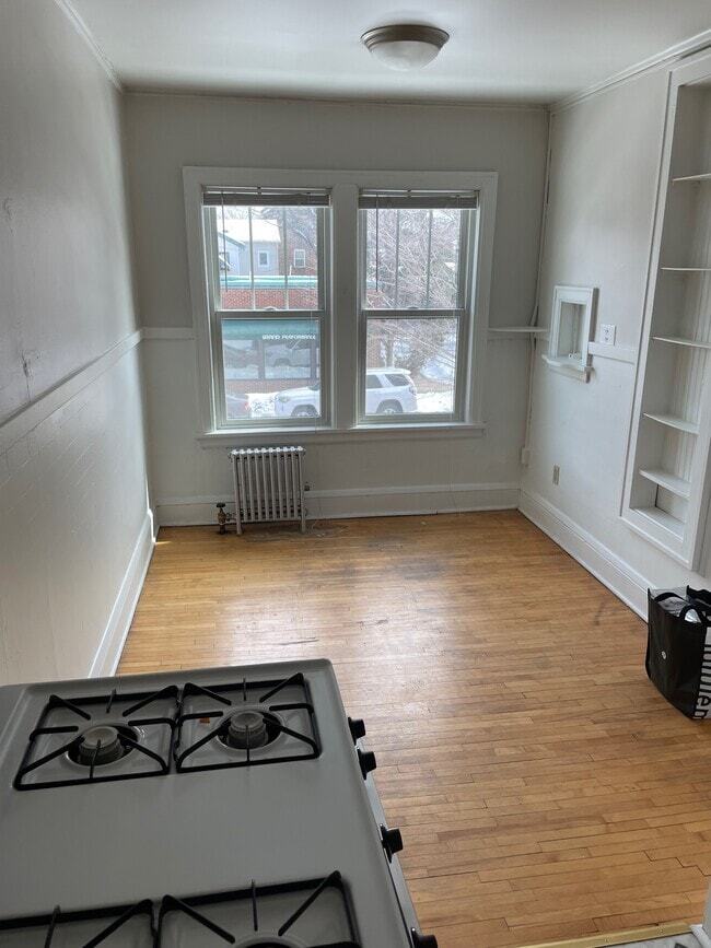 Building Photo - 1940 Grand Ave