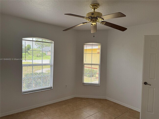 Building Photo - 13755 SW 48th Ct