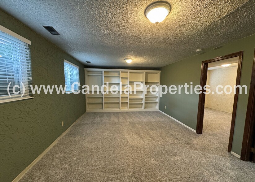 Building Photo - 8038 Horizon Dr