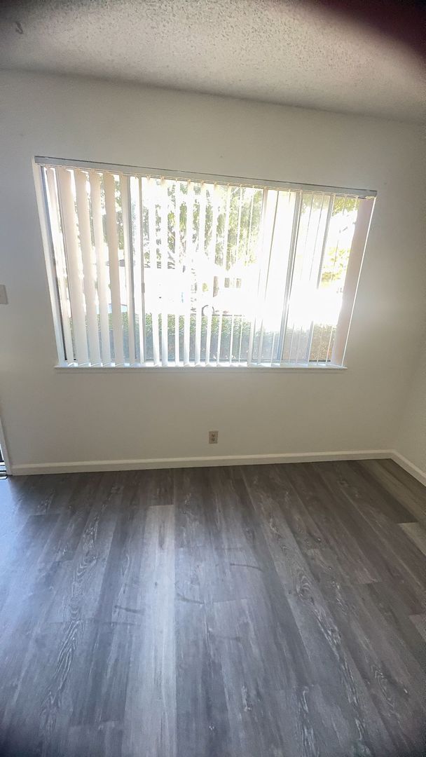 Building Photo - Charming 2 bedroom home - 1/2 OFF MOVE IN SPECIAL