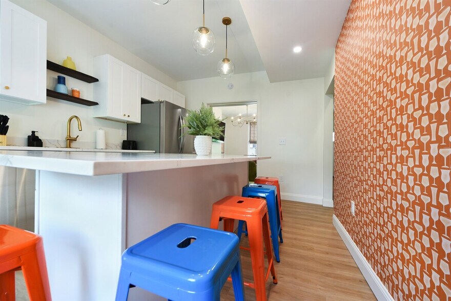 Building Photo - 1816 Rhine St