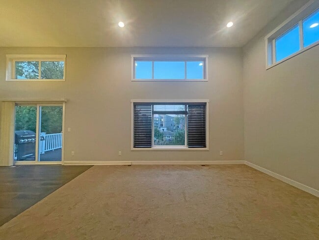 Building Photo - Spacious and Modern 4 Bedroom 3 Bath in Richfield is Pet Friendly!