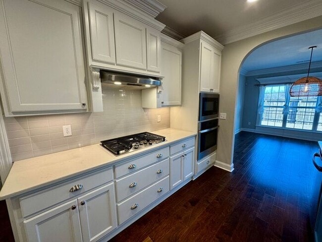 Building Photo - Look and Lease