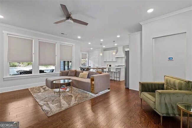 Building Photo - 813 Coleman St SW