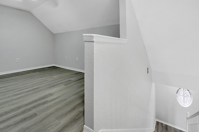 Building Photo - Fully Remodeled 3/2 with Loft in MetroWest...